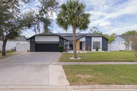 Bellas Vacation Home: Cozy, Modern Stay Just 12 Minutes from Disney!