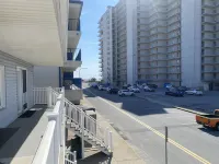 Cozy Ocean-Block and Centrally Located Condo with a Balcony