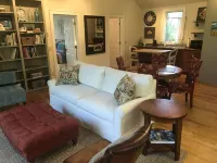 Garden 1BR Cottage off Devine St in Historic Columbia home