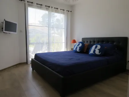 MODERN VILLA WITH HEATED POOL IN THE PROMISED AREA OF ANDERNOS LES BAINS