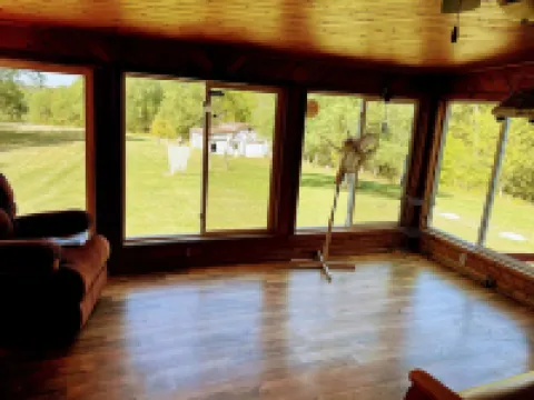 Peaceful, spacious 4 bedroom house in the country - Gazebo/Pond