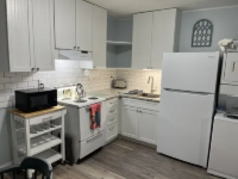 Walk to Uptown Shelby!  Earl Scruggs Center and Don Gibson Theatre! Lovely!