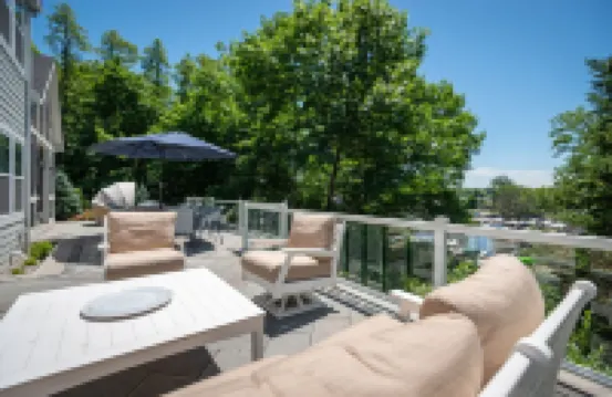 WATER VIEW@MarinaResort w/ POOL + LARGE SunRoom & Patio