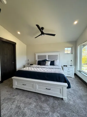 NEW MODERN SKI TOWNHOME WITH AMAZING MOUNTAIN VIEWS, PRIVATE HOT TUB, FIRE PLACE