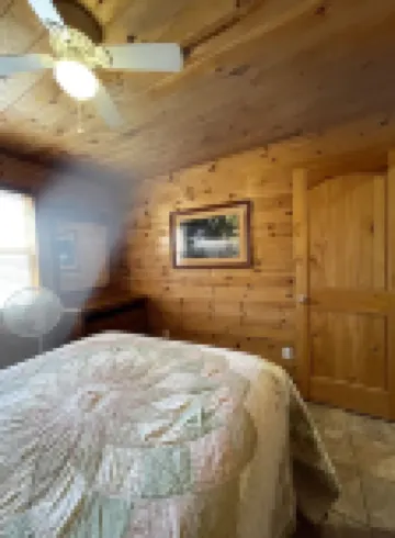 Beautiful Scenic River Cabin just 1/2 mile from Current River!