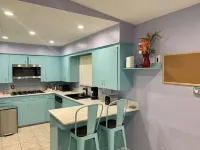 Peaceful Home 10 minutes to Downtown, Shopping mall, Restaurants and Night Clubs