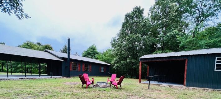 Cozy cabin w/ private pond & firepit. 3 miles to lake & 12 to Crater of Diamonds Hoteles en Condado de Pike