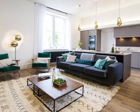 Stunning, stylish, huge 2 floor Georgian apartment 클리데로 호텔