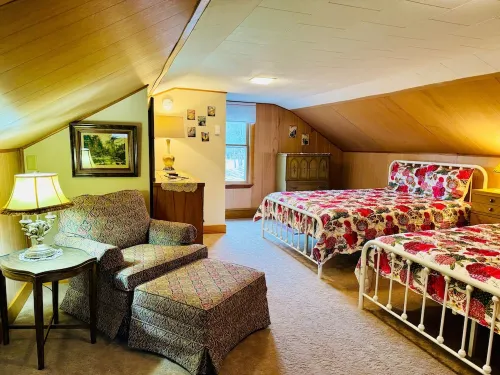 Charming Door County Cottage Steps from Lake Michigan Beach in Jacksonport WI