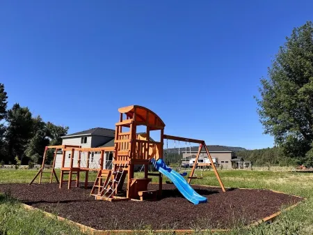 🏞 New Peaceful Vacation Home Hot tub & Playground