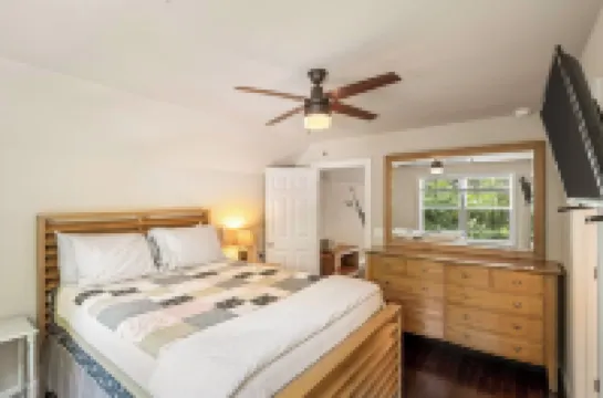 Apartment on the Knoll with private pool