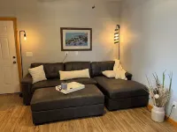 Charming farmhouse-style 1 bedroom apartment with hottub