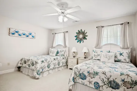 Golf ~ Beach ~ Attractions...Centrally in Quiet Pawleys Island Neighborhood