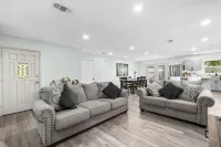 Spacious charming Renovated Home near UF and SF