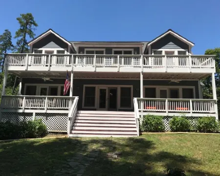 Lake Front w/ private Dock and Beach 庫庫酒店