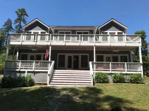 Lake Front w/ private Dock and Beach