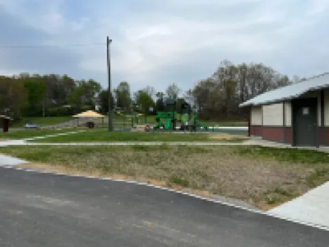 Fresh, nicely finished, three-bedroom cabin on the Baileys Trails!