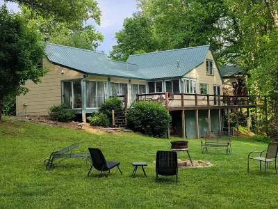 1660 Guest House; Waterfall, Creek, Large Deck, Fire Ring