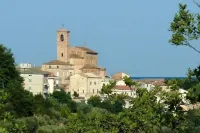 Nice and quiet panoramic apartment in a small village not far from the beaches Hotels in Massignano