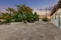 99 Palms Events: BARN, Pool, games, grass, 6 beds Các khách sạn gần Thunderbird Conservation Park