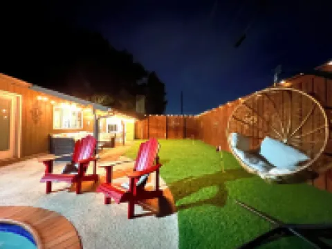 Family & Large Group - Backyard Heaven, Game room, Mini Golf, Private Pool