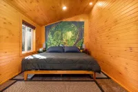 Just Outside Traverse City Hot Tub King Bed Fire Place Full Kitchen Pet Friendly