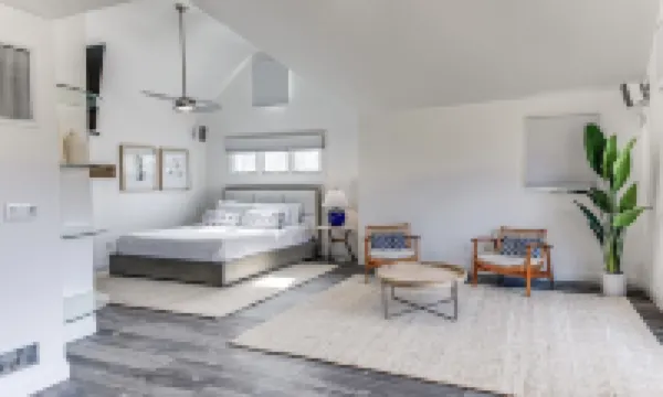 Walk to the Village! Charming modern farmhouse.