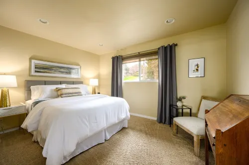 Fantastic Bellingham Bay View Condo just steps to Fairhaven Village & Boardwalk!