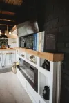Newly Renovated! 5 Mins to Beach-Hot Tub-Fire Pit-Family & Dog Friendly
