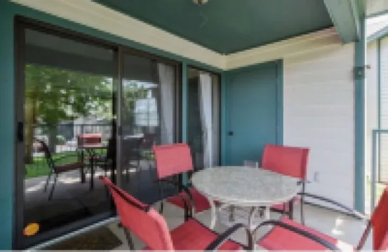 Remodeled WALK-IN Condo Close to 76 Strip No stairs!