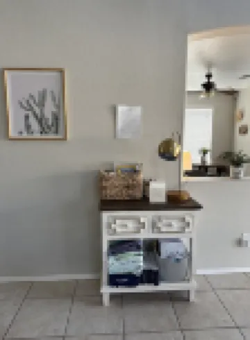 Cozy getaway home w/ POOL and GREAT location!