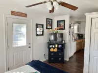 “Seclusion” - Swim-Boat Dock, Hot Tub, Fire Pit, Kayaks for rent on property