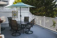 Spacious Cozy, Quiet 5 STAR Apartment & Secured Parking In Seattle Hotels in 