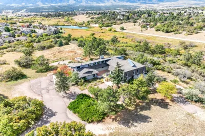 6k SQ. FT./ 72 Acre Wildlife Preserve/ Hot Tub/ Grand Views Hotels in 