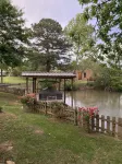 Beautiful home on Lake Hamilton  !