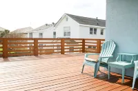 Gone Coastal Upper Unit. Easy walk to beach and boardwalk