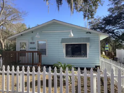 Cottage near Little River Waterfront.  Pets stay FREE! Hotels near Little River Neck Park