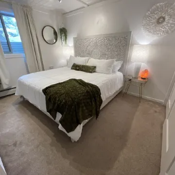 West Vail Hideaway 2/2 fireplace at pine ridge bus stop