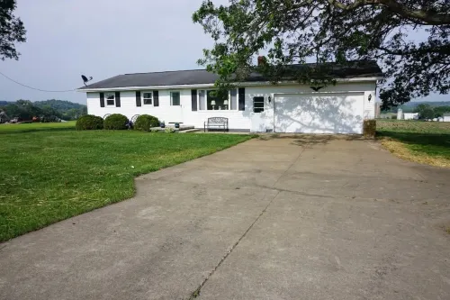 Cozy 3BR home near Mohican & Amish Country