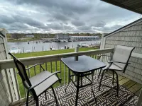 Riverfront Retreat! Walk to Downtown/Near Beaches!