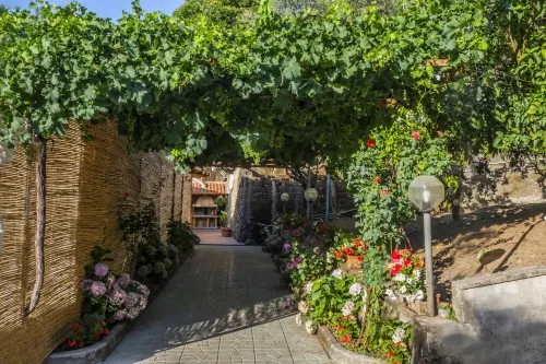 VILLA LA NATURA x6 WITH GARDEN AND FREE PRIVATE PARKING