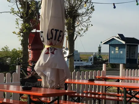 Wattkante Burhave, Apartment Hans & Grete (upper floor): 62 sqm,  near the beach