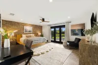 Luxe Estate 5 Min to Coachella Private Lake Pickleball Pool Spa 5BR Hôtels à proximité de : Desert International Horse Park