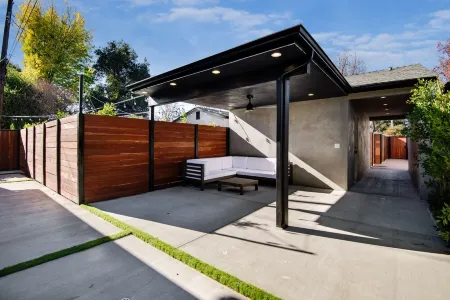 Private and Modern Getaway in Quiet Neighborhood