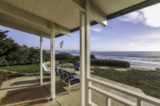 Sunrise to Sunset Views • Cayucos Beachfront Home