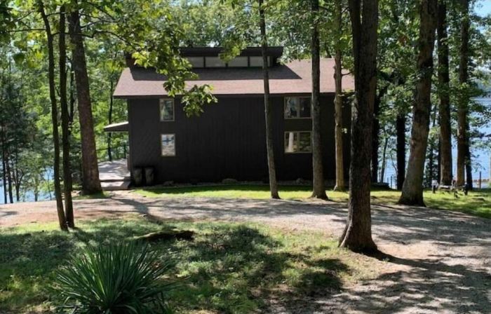 Sleeps 8, Amazing Water Views, Sunsets, Boat Dock with Swim Pad and Kayaks,
