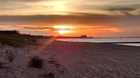 Become a Beach Bum at the Beach Bungalow - Hot Tub, Kayaks, Wi-Fi, & SAND!!! - pantai