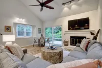 Convenient to Beach, restaurants, shopping and much more!