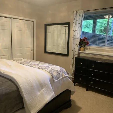 Spacious home apartment in park like setting