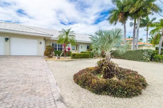 Key Colony Beach Paradise Hotels in Key Colony Beach